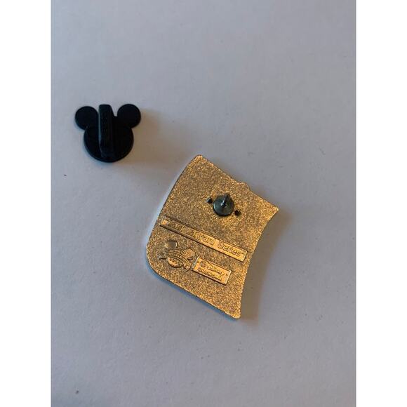 RARE Bolo Maleficent Car Disney Trading Pin - Picture 2 of 2